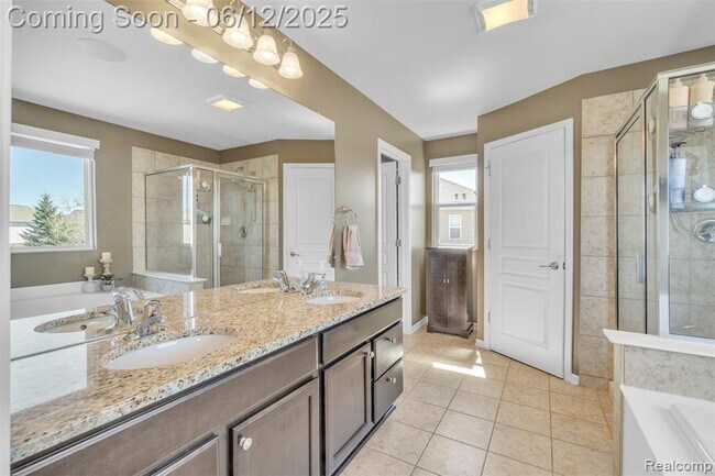 Building Photo - 15745 Diamante Dr