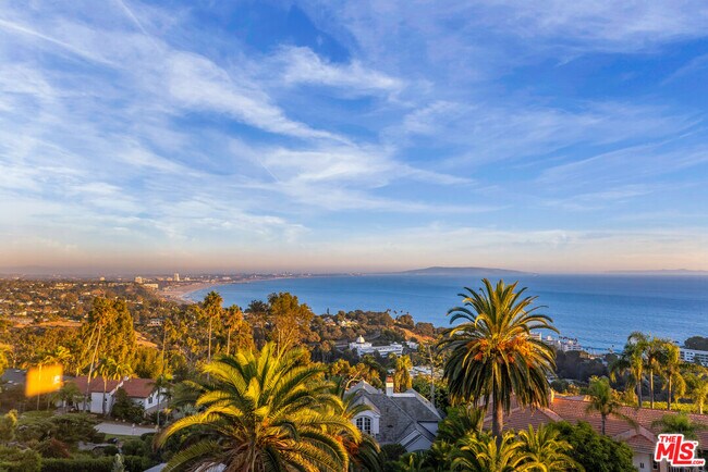 Building Photo - 620 Resolano Dr