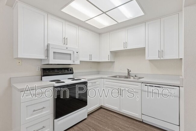 Building Photo - 2529 Greenwood Ln