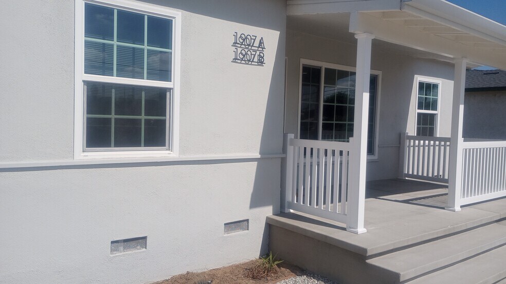 Building Photo - 1907 W 154th Pl