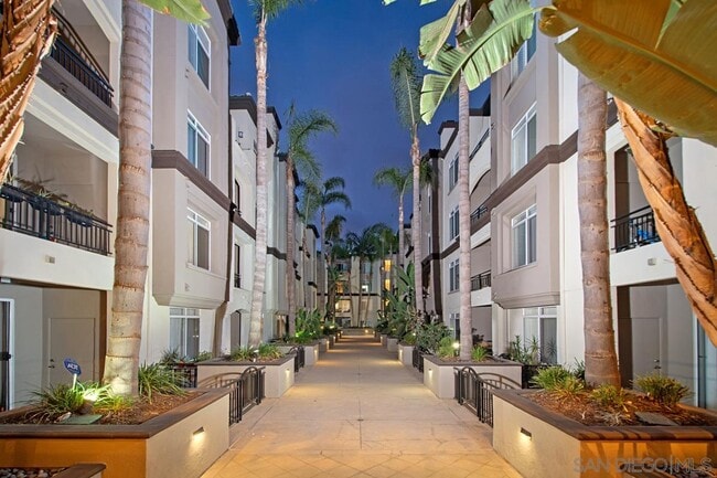 Building Photo - 9253 Regents Rd