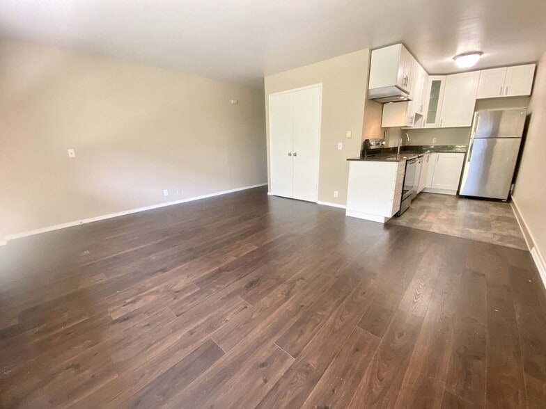 Interior Photo - 700 E Mercer