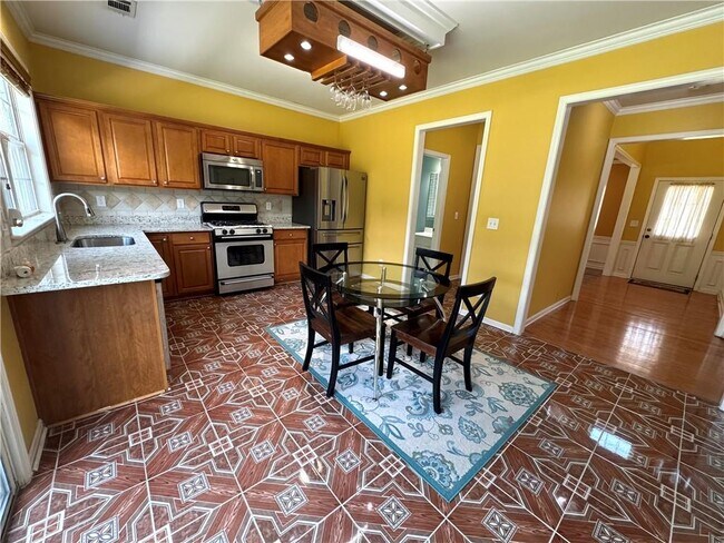 Building Photo - 8965 Friarbridge Dr