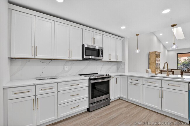 Building Photo - 7917 La Mirada Dr