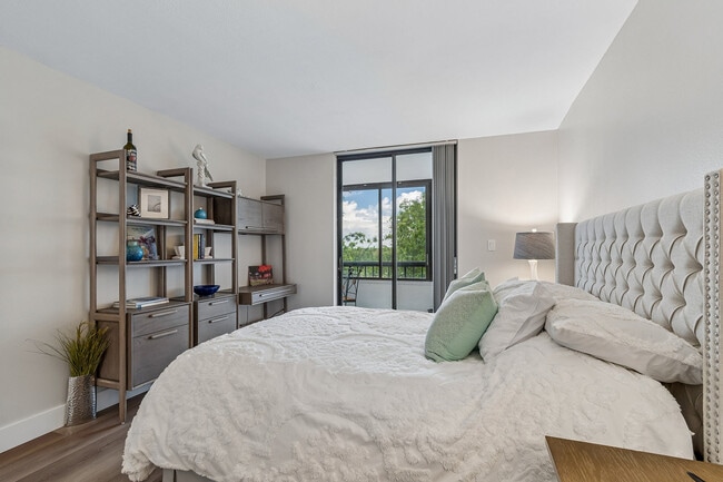 Building Photo - 14810 Rue De Bayonne