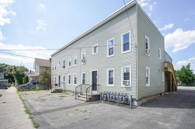 Building Photo - 34 Joy St