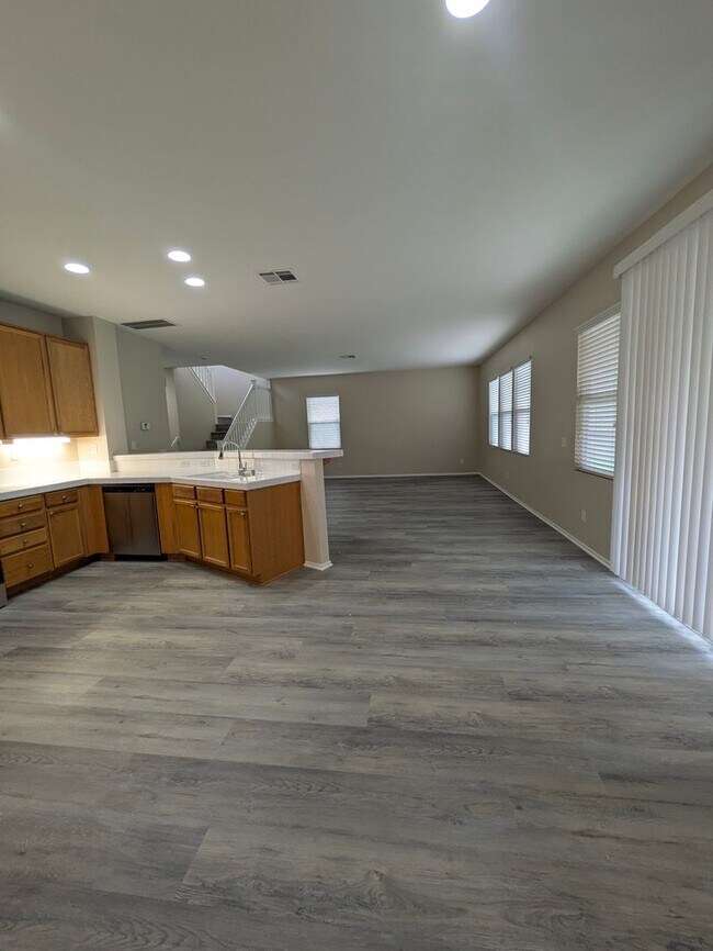 Building Photo - Beautiful 3 bedroom home
