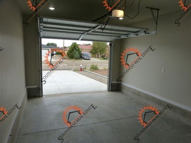 Building Photo - New Spacious 2 bedroom 2 bath Duplex.