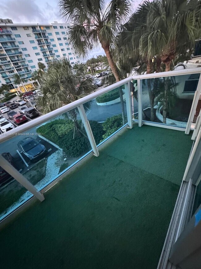 Building Photo - 7501 E Treasure Dr