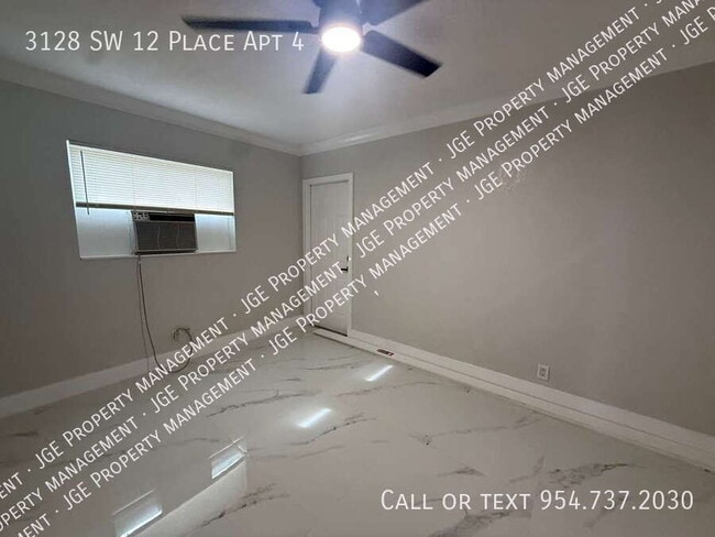 Building Photo - 3128 SW 12th Pl