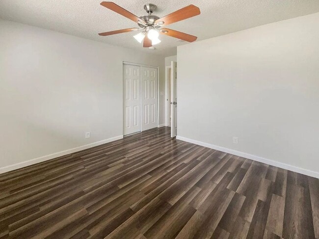 Building Photo - 5921 Hillsdale Blvd