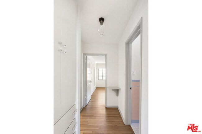 Building Photo - 1033 S Tremaine Ave