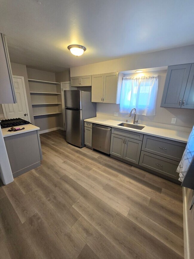 Building Photo - Remodeled Single Story Home Nestled in El ...