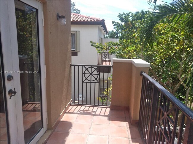 Building Photo - 3364 SW 28th Terrace