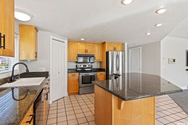 Building Photo - Huge Jordan Canal Rd Home on Half Acre Pro...