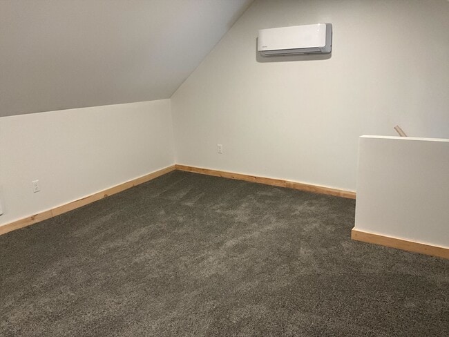 Building Photo - 8 Woodland Ct