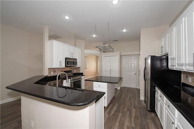 Building Photo - 2652 Queen Mary Pl