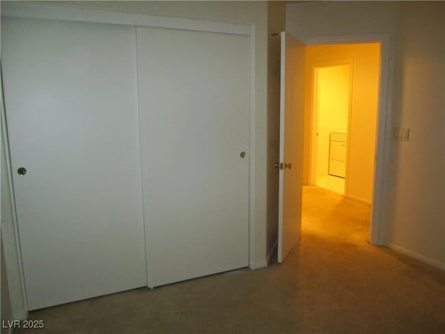 Building Photo - 620 White Shark Ct