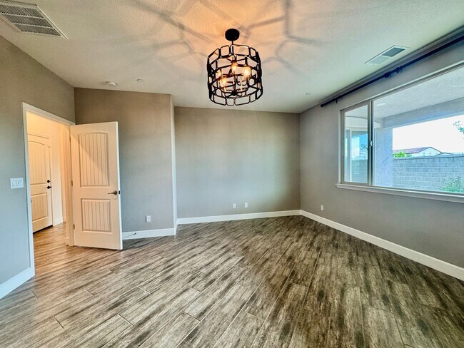 Building Photo - 5 YEARS NEW,  FORMER MODEL HOME BUILT BY LENNAR HOMES, 4 BED, 2.5 BATH, 2 CAR GARAGE