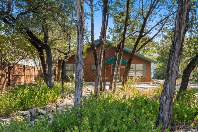 Building Photo - 18300 W Rim Dr