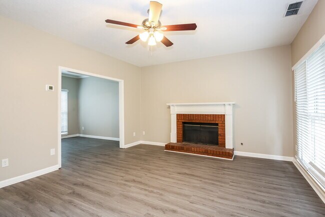 Building Photo - 10550 Windsor Park Dr