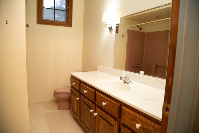 Building Photo - 1033 Hobbs Rd