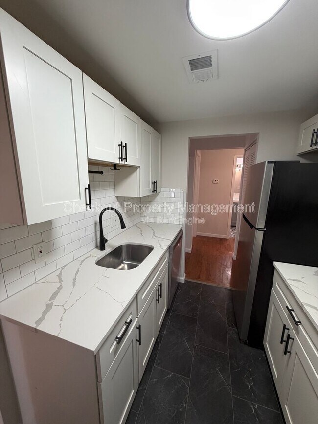 Building Photo - 5535 Pershing Ave