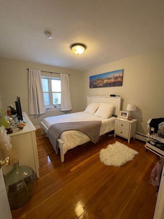 Building Photo - Great 2 Bed for Students