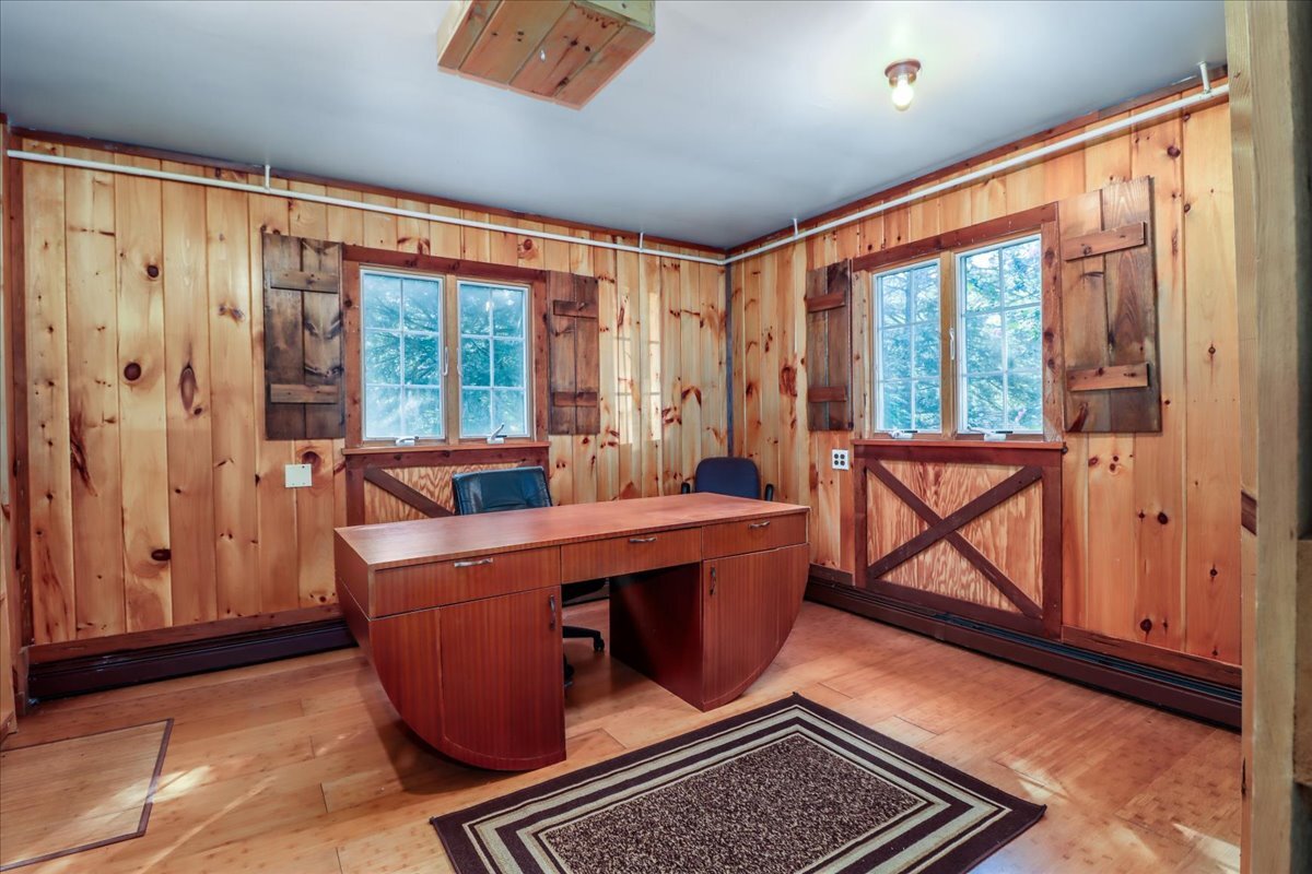 Building Photo - 155 Squash Hollow Rd