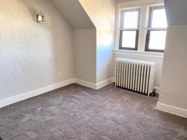 Building Photo - Bailey