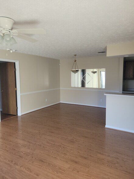 dining room - 30 Creekwood Dr