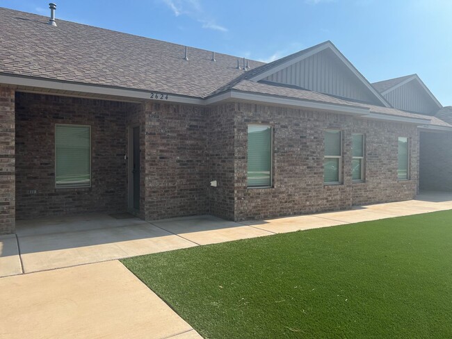 Building Photo - Townhome- Walking Distance to Lubbock Cooper