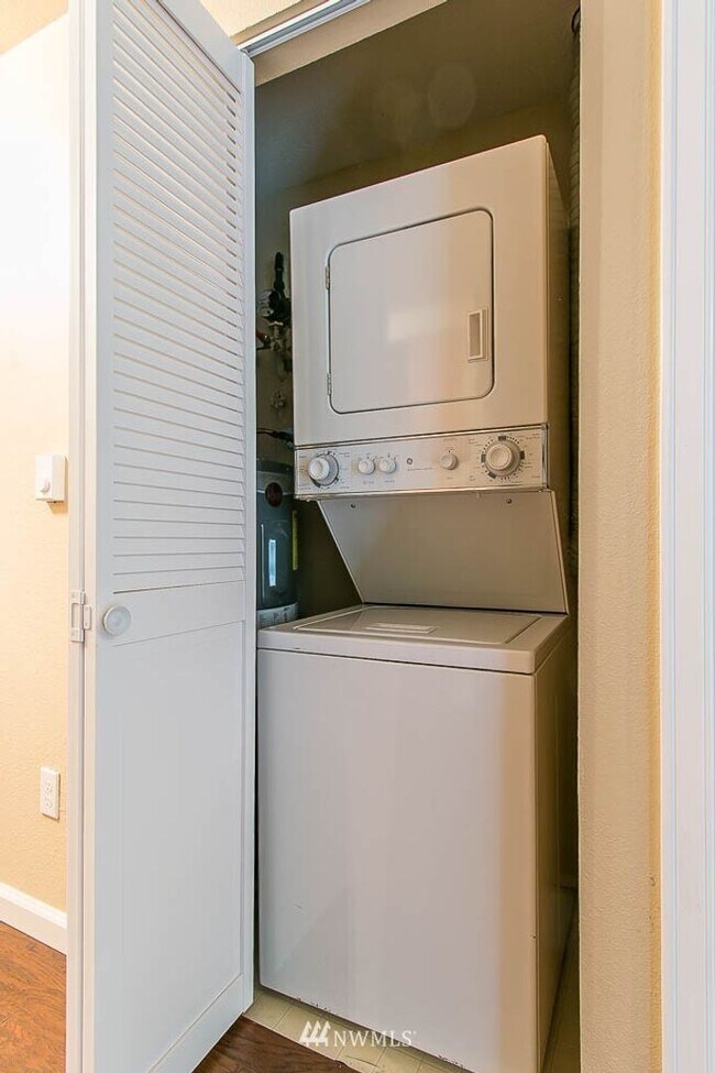 Building Photo - 1 Bedroom 1 Bathroom + Amenities in Mountl...