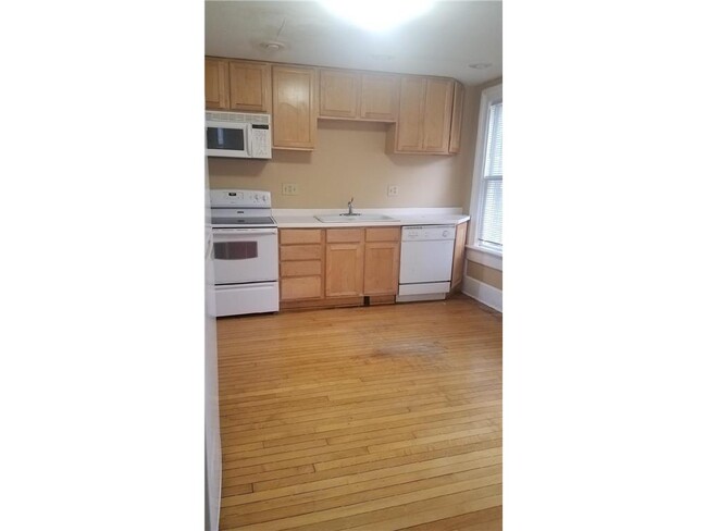 Building Photo - 517 2nd St S