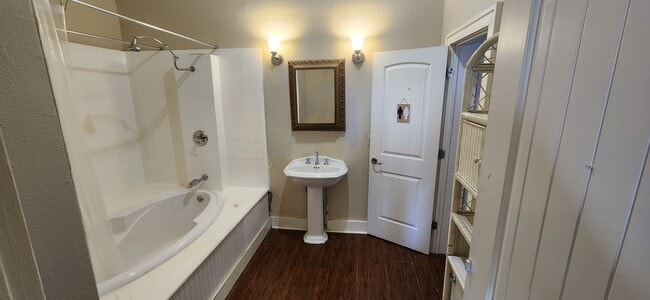 Building Photo - 403 14th St