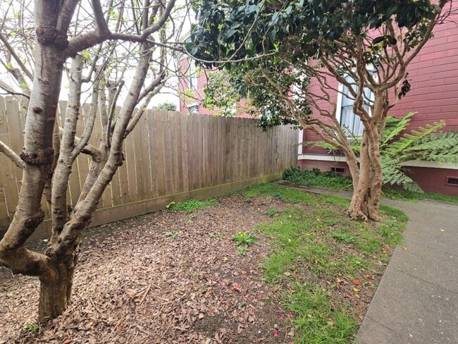 Building Photo - 626 O St