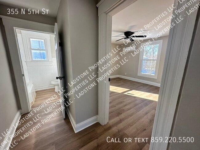 Building Photo - 355 N 5th St