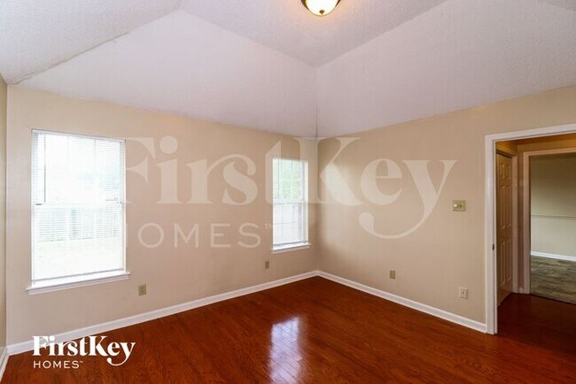 Building Photo - 5582 Oak Branch Cir N