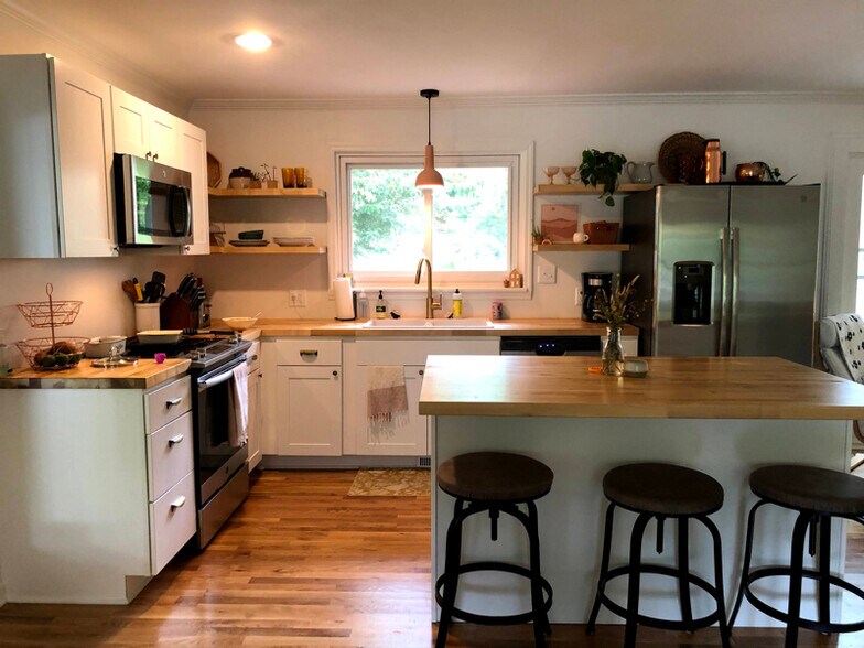Building Photo - 409 Ravenal Rd