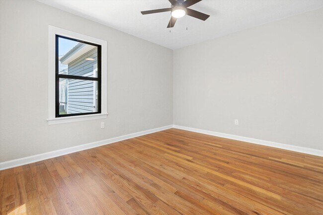 Building Photo - 9 Spencer St