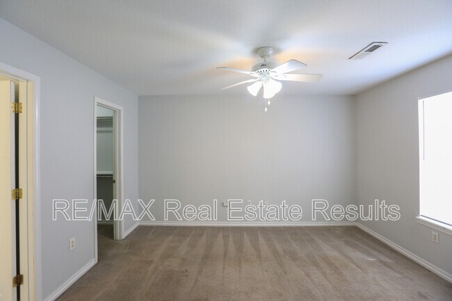 Building Photo - 602 Camellia Dr