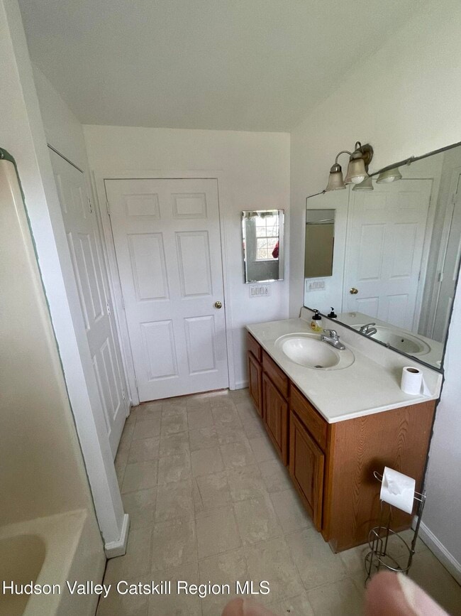 Building Photo - 9 Church St