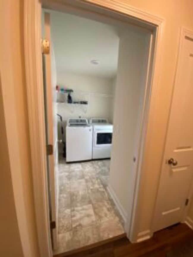 Building Photo - 616 Legacy Park Ct