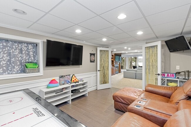 Building Photo - Stunning 5-Bed, 4.5-Bath Custom Home on Du...