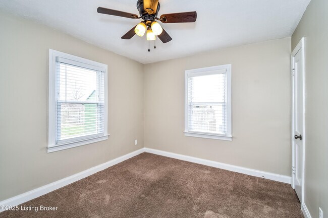 Building Photo - 110 Mills Dr