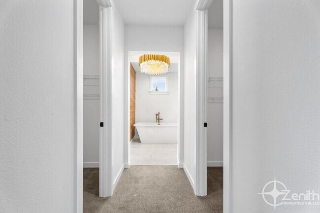 Building Photo - 990 W Magnolia Loop