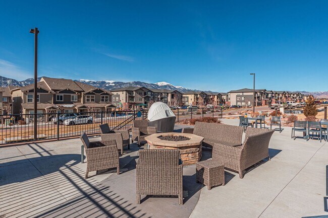 Building Photo - Cozy Fully Furnished  COS Townhome