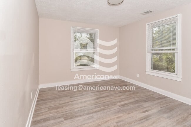 Building Photo - 2117 Roosevelt Dr