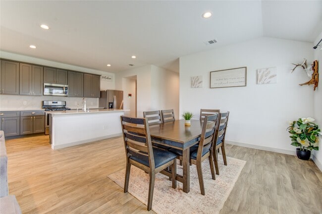 Building Photo - 403 Rain Water Ln