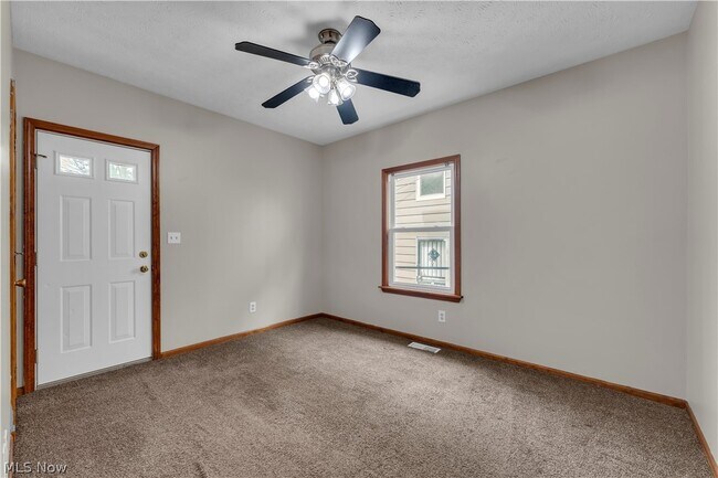 Building Photo - 1460 E 204th St